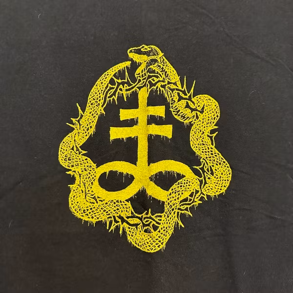 ONE TAIL, ONE HEAD Logo (L) (USED) T-SHIRT