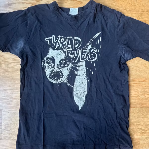 TYRED EYES Tyred Eyes (M) (USED) T-SHIRT