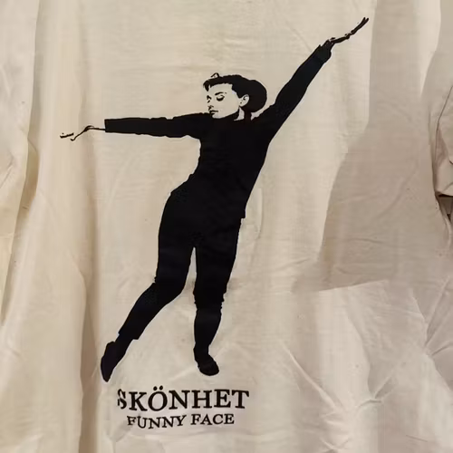 SKÖNHET Funny Face (M) (USED) T-SHIRT