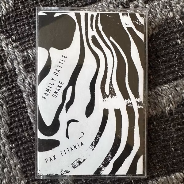 FAMILY BATTLE SNAKE / PAX TITANIA Split (Sound Holes – UK original) (NM) TAPE