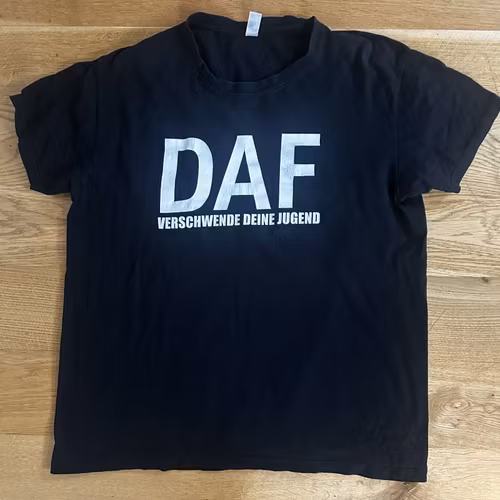 DAF (Deutsch Amerikanische Freundschaft) Verschwende Deine Jugend (XXL) T-SHIRT