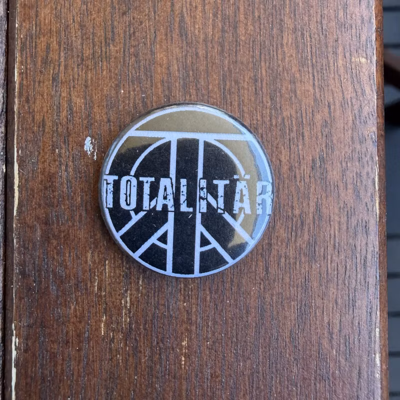 TOTALITÄR Logo (NM) PIN