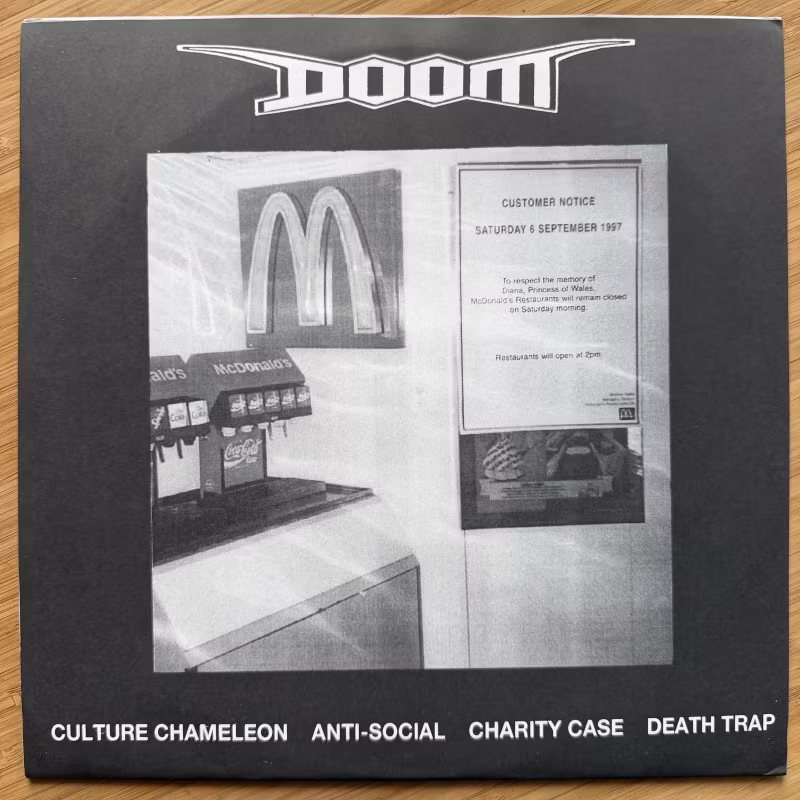 DOOM / CRESS Split (Flat Earth - UK original) (EX/VG+) 10"