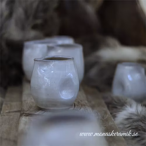 svenskt hantverk, keramik, drejad kanna för mjölk, drejad liten kanna, mjölkkanna, mjölk kanna, drejad kanna, lär dig dreja, drejkurs, drejkurser