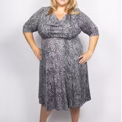 Leopardmönstrad klänning i grå / vit jersey