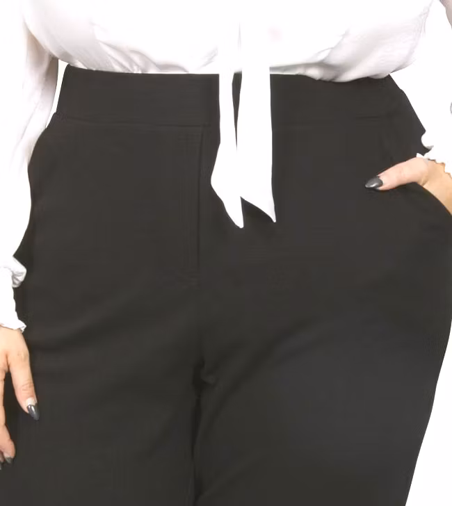 Byxa svart med smala ben och resor