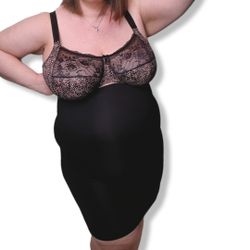 Kjol med shapingeffekt  svart plus size