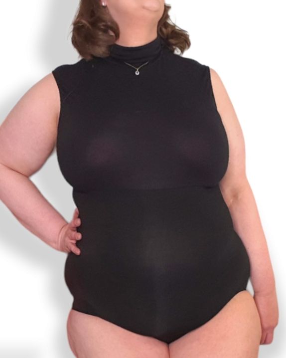 Formande body med polokrage