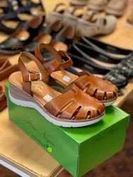 Rosa negra Wedge Sandal