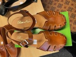 Rosa negra Wedge Sandal