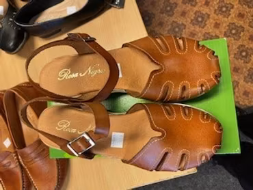 Rosa negra Wedge Sandal