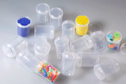 Plastbägare/burkar med skruvlock, 4 stycken