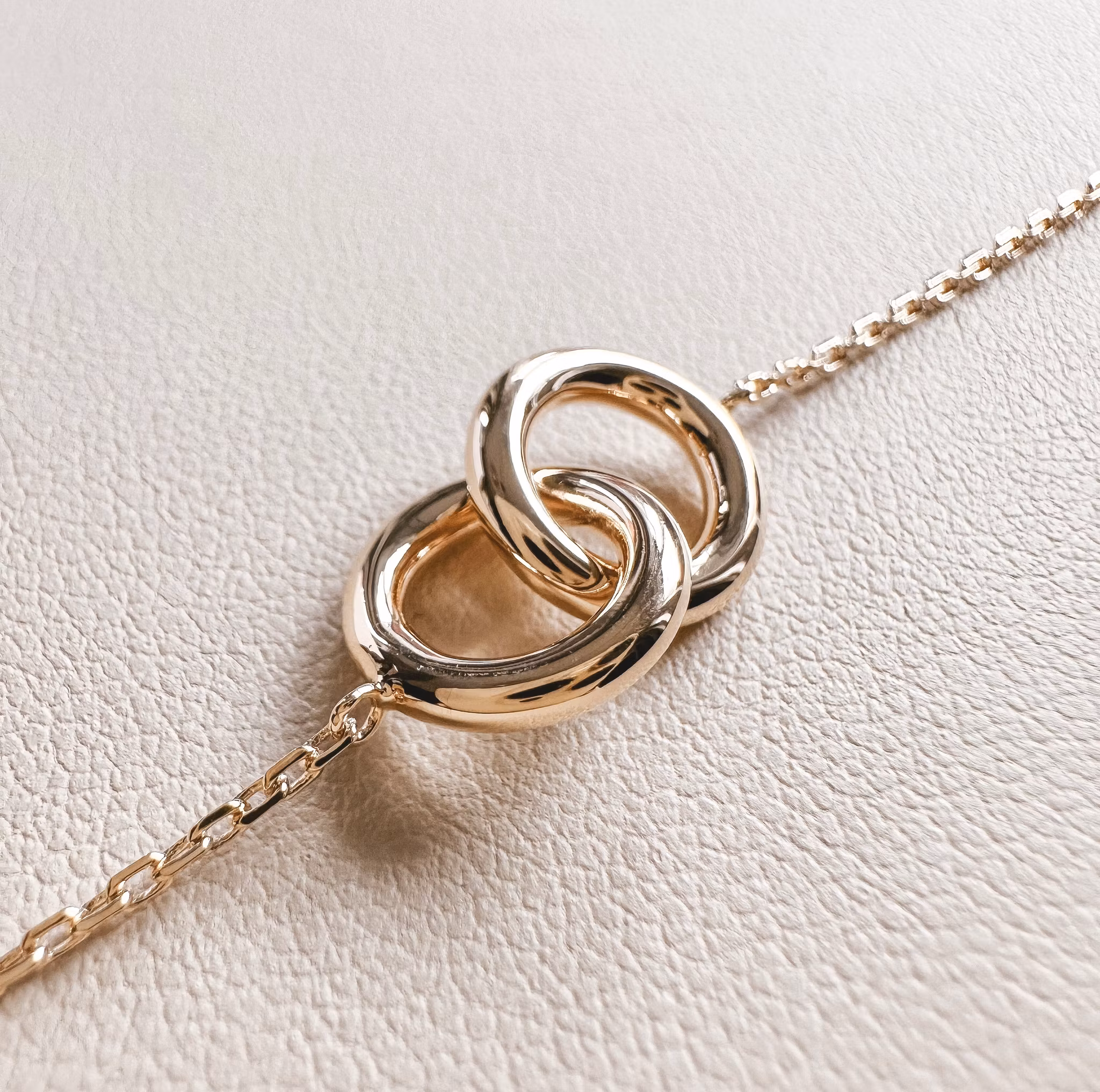 Eternity Bracelet Gold
