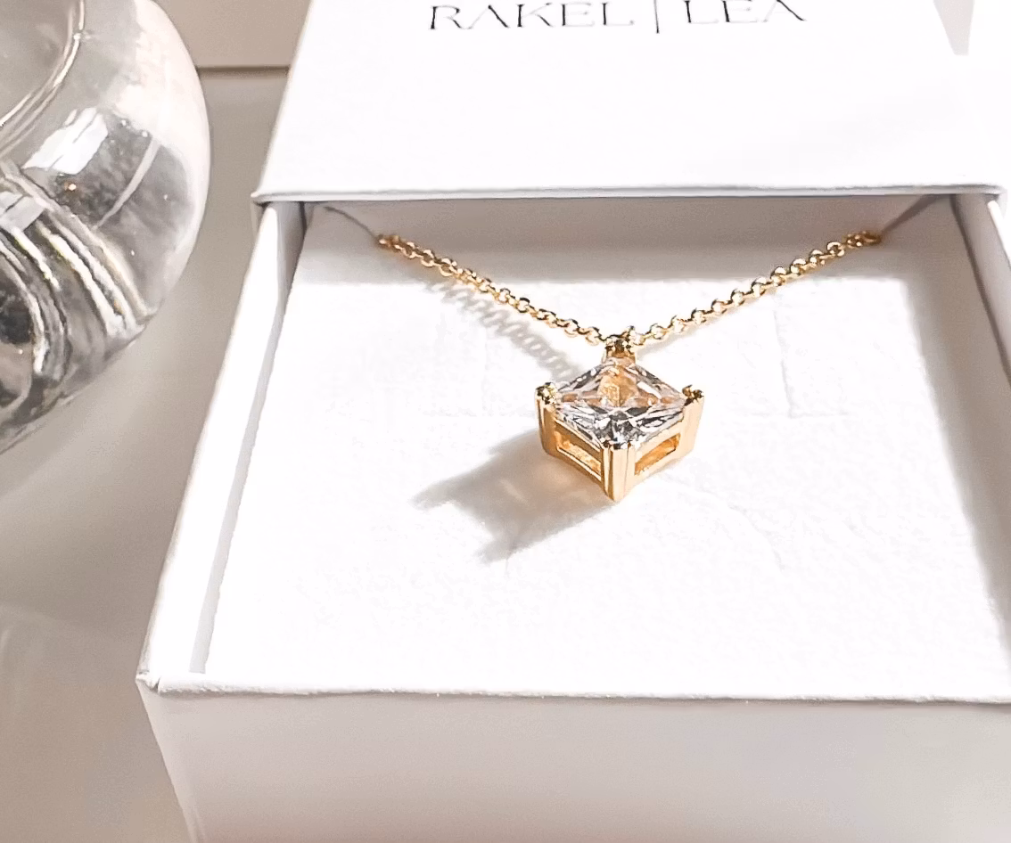 Lola Necklace Gold