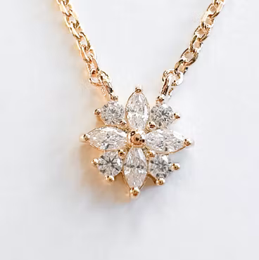 Snow Flower Necklace Gold