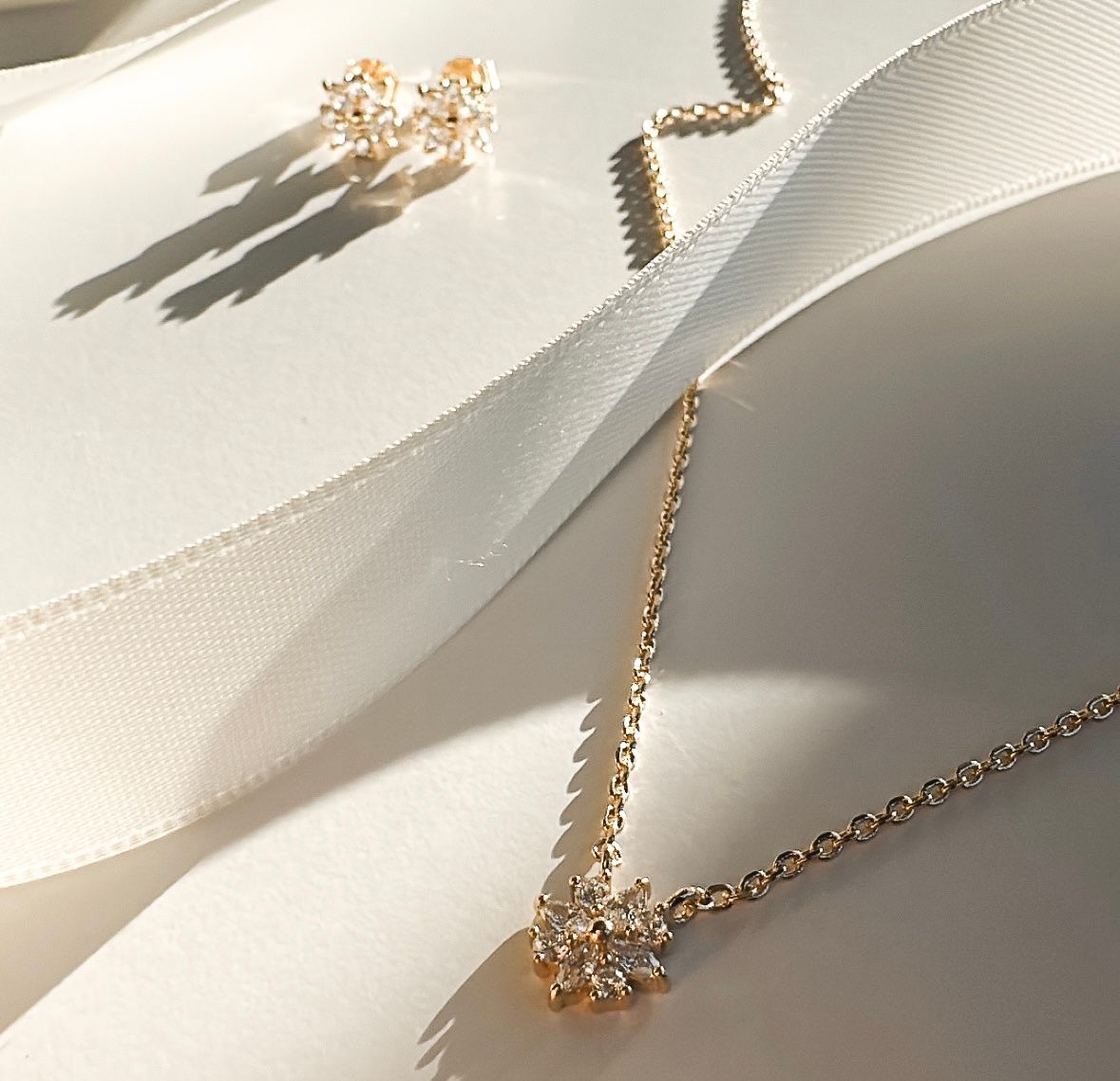 Snow Flower Earrings Gold