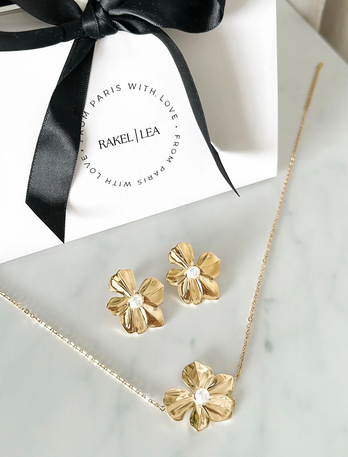 Fleur Pearl Necklace Gold PVD