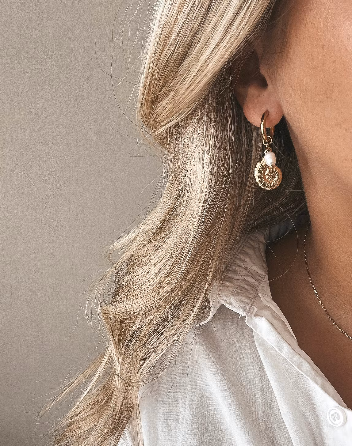 Shell Pearl Earrings Gold PVD