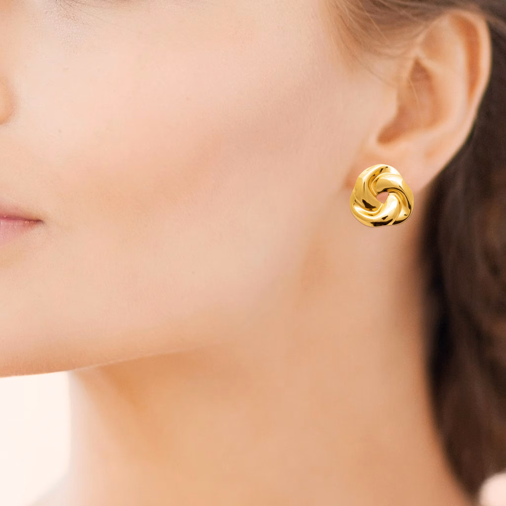 Bold Knot Earrings Gold
