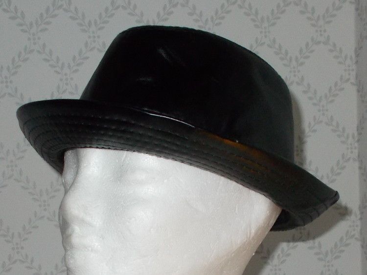Hatt i konstskinn