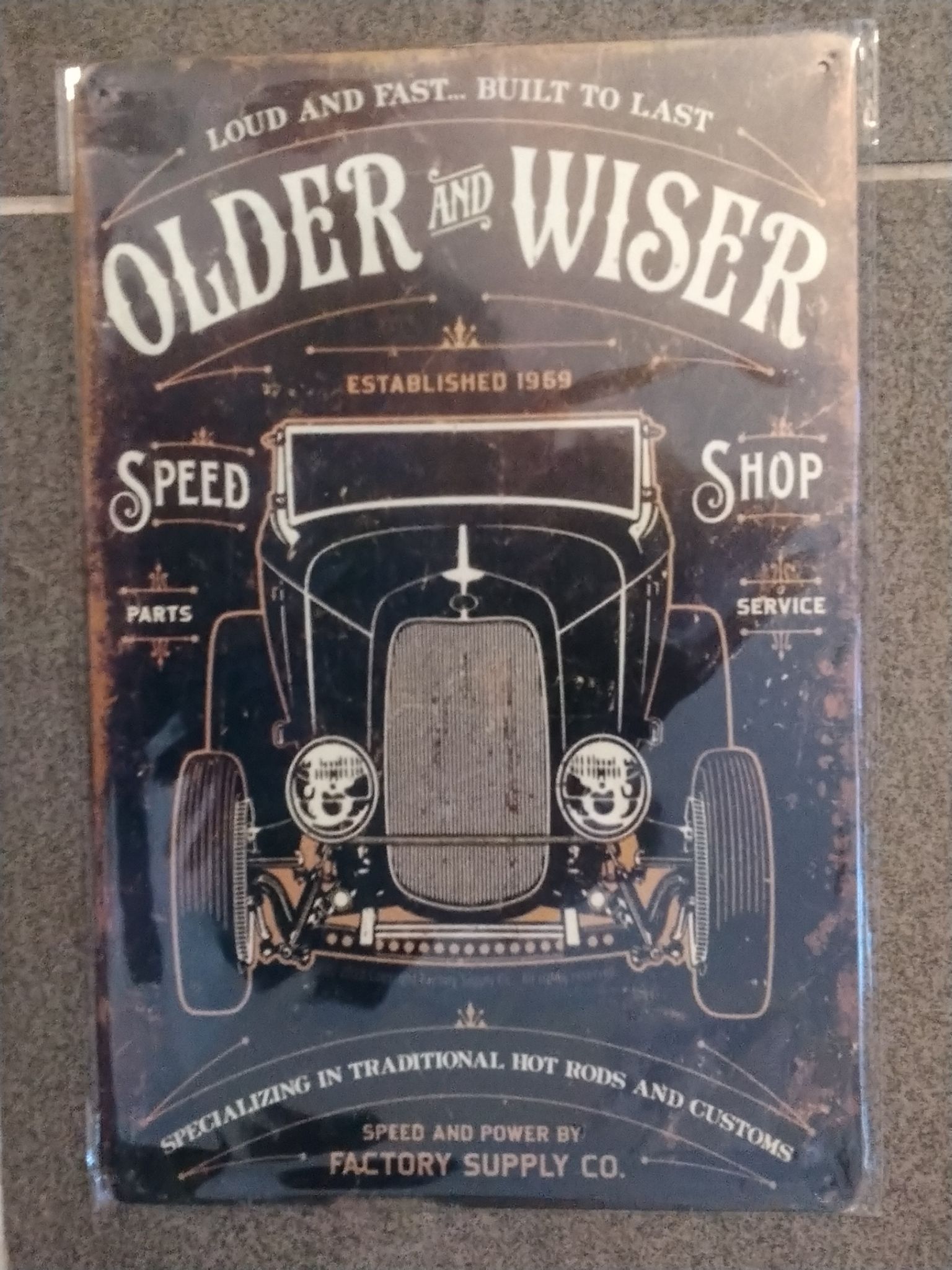 Plåtskylt Older Wiser