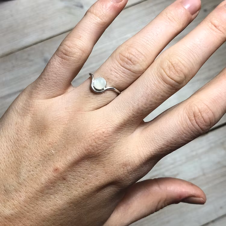 BÖJD RING MED MÅNSTEN