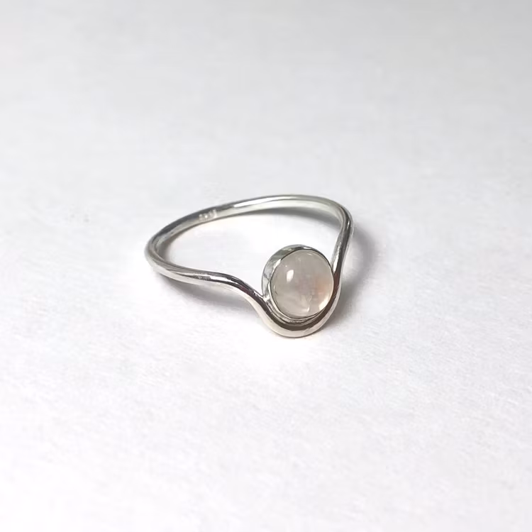 BÖJD RING MED MÅNSTEN
