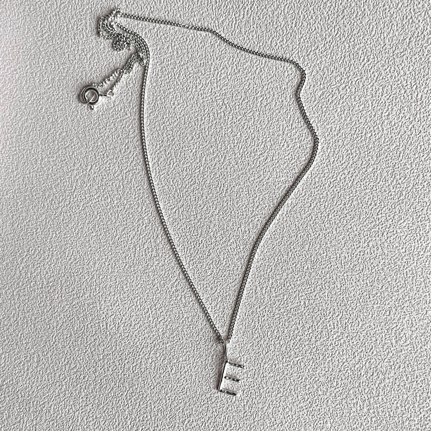 MINI BOKSTAV HALSBAND