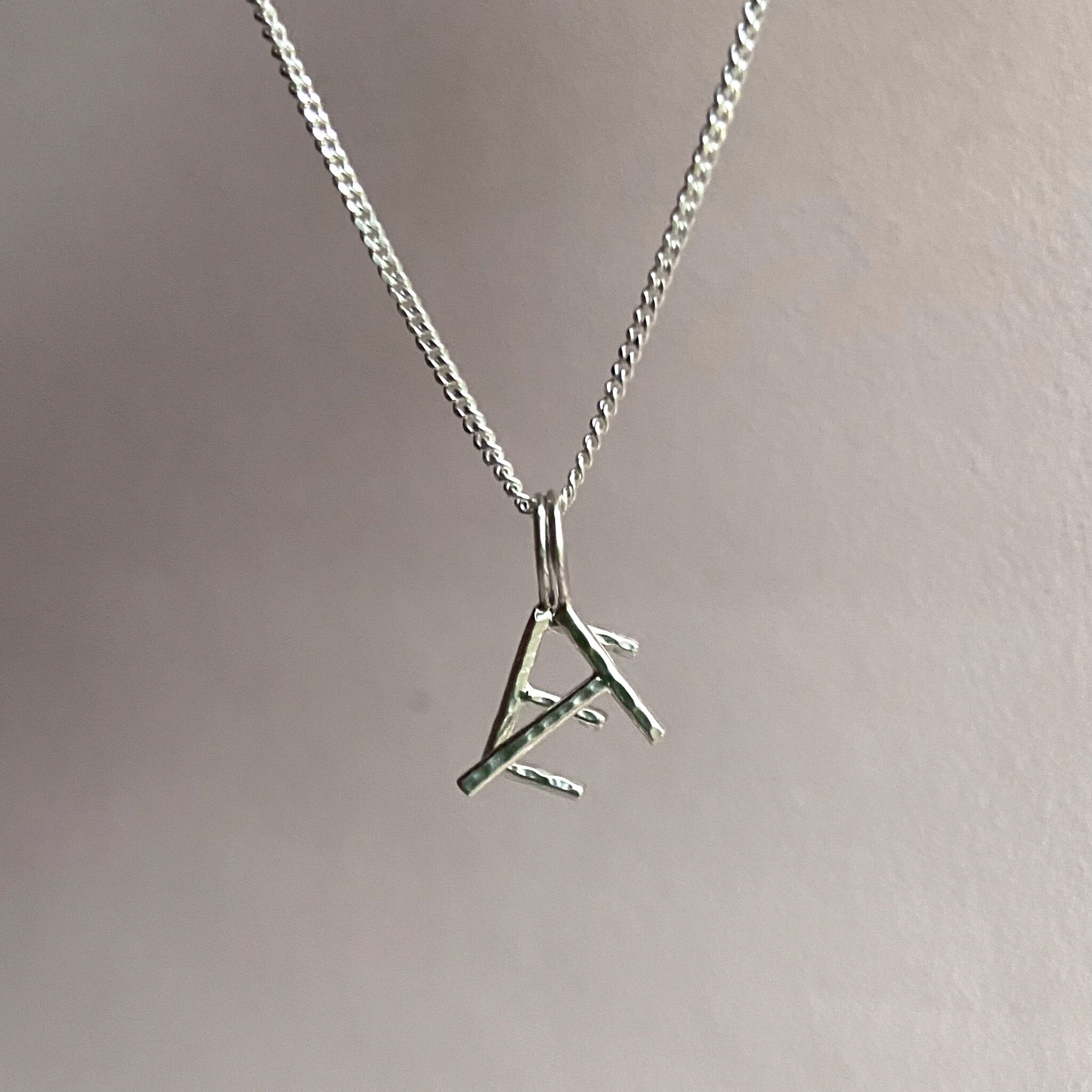 MINI BOKSTAV HALSBAND