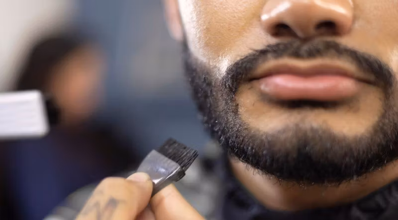 No More Grey: Den kompletta guiden till att färga ditt skägg hemma