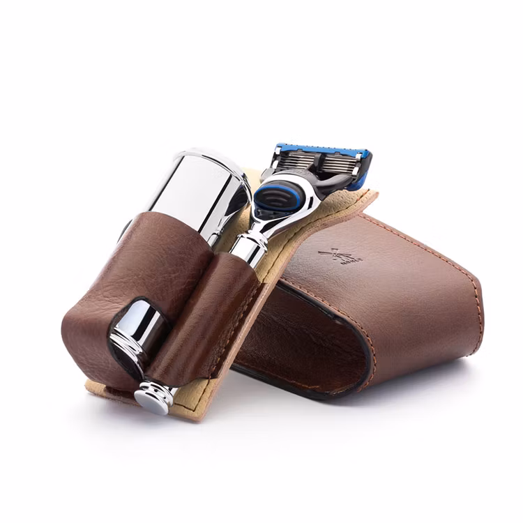 Mühle Reseset Fusion Brun, ett komplett resekit av högsta kvalitet med läderfodral, rakborste och reserakhyvel.