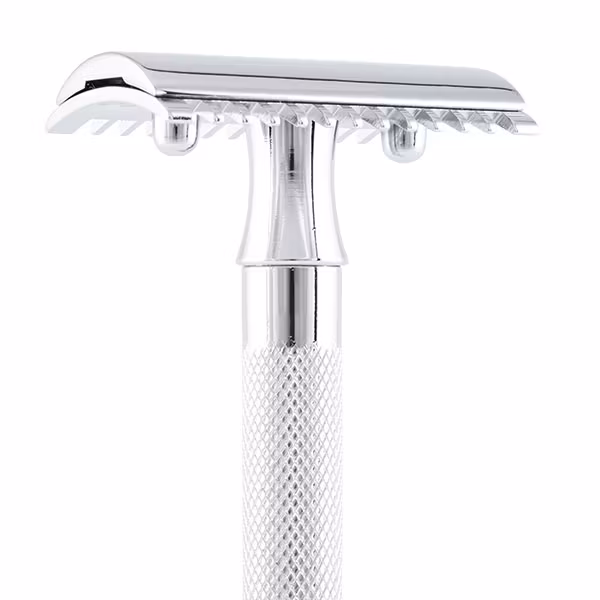 Merkur Säkerhetshyvel 25C med längre handtag och öppen kam som passar bäst för en kraftig och tätare skäggväxt.