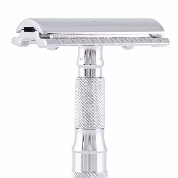 Merkur Säkerhetshyvel 933, smidigt fodral som rymmer blad och en kompakt reserakhyvel med löstagbart handtag.