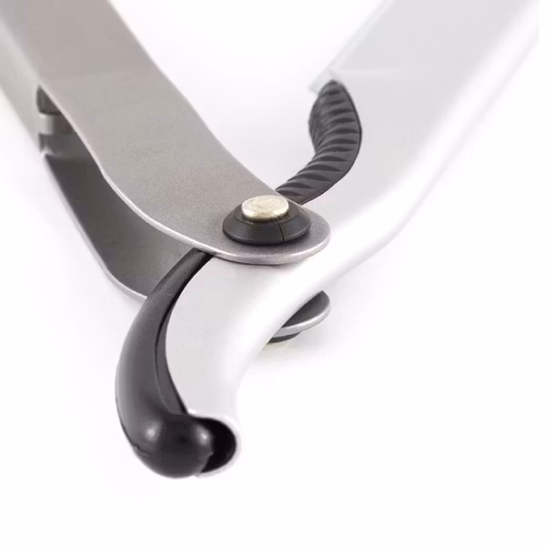 Dovo Shavette Aluminium, rakkniv med utbytbara blad i en snygg konstruktion i aluminium och rostfritt stål.