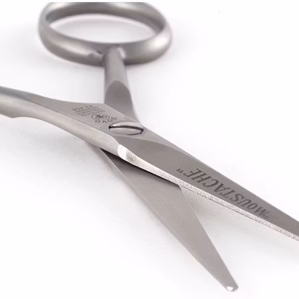 Dovo Skäggsax Rostfritt Stål, professionell sax i rostfritt stål för klippning av skägg och mustascher.