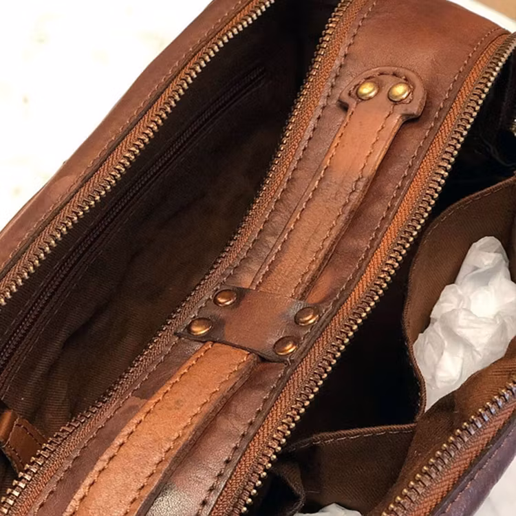 Carlobolaget Milano Necessär Cognac, Necessär med en rå vintage-look tillverkad av rejält läder.