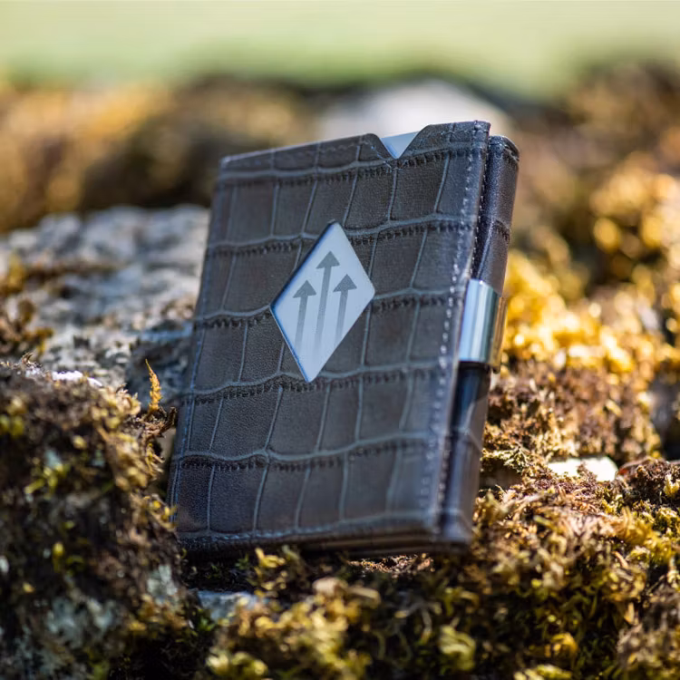 Exentri Wallet Caiman Grey, smart plånbok designad för kort, sedlar och kvitton.