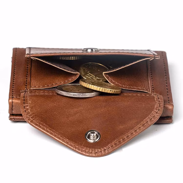 Exentri Multiwallet Hazelnut, exklusiv och smart plånbok med myntfack och plats för kort, sedlar och kvitton.