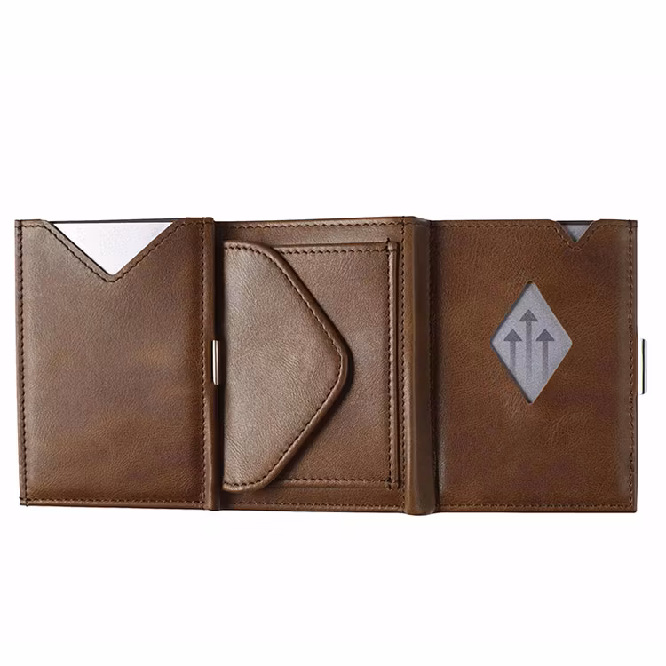 Exentri Multiwallet Hazelnut, exklusiv och smart plånbok med myntfack och plats för kort, sedlar och kvitton.