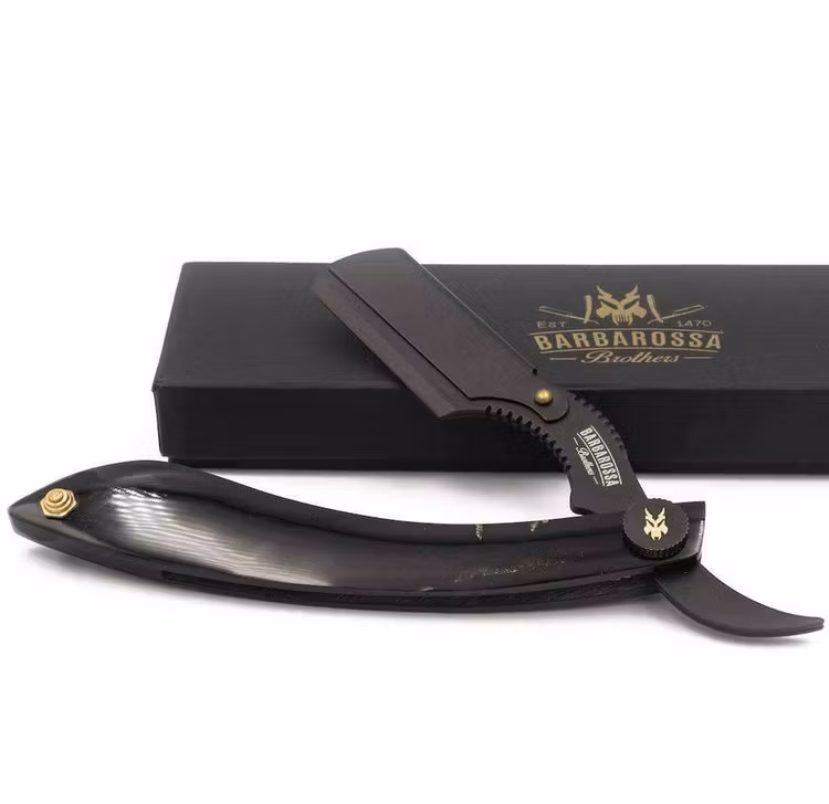 Barbarossa Brothers The Cutlass Buffalo Horn, en bästsäljande rakbladskniv  med handtag av buffelhorn.