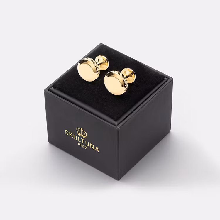 Skultuna Icon Model 8 Gold Plated, Manschettknappar i guldpläterad mässing med ren och tidlös design.