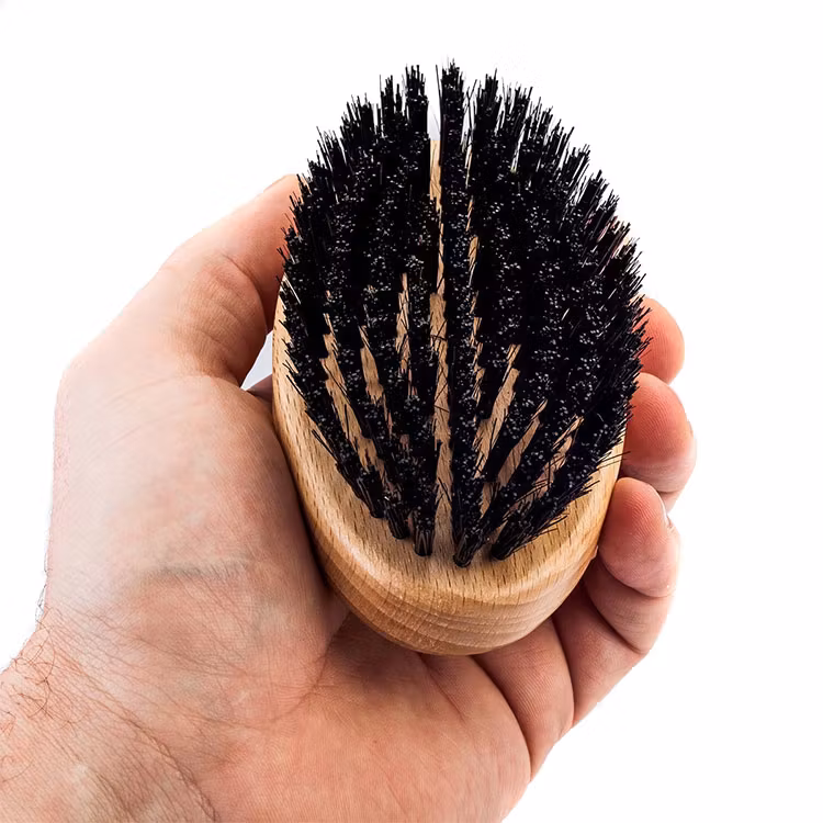 Proraso Skäggborste Military Style, borste fylld med nylon och naturborst för ett kraftigare skägg eller hår.