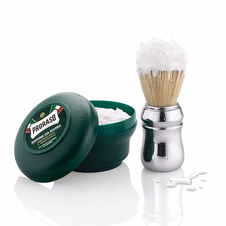 Proraso Shaving Brush, rakborste fylld med styvare naturborst som ger en skön ansiktsmassage och exfolierar huden.