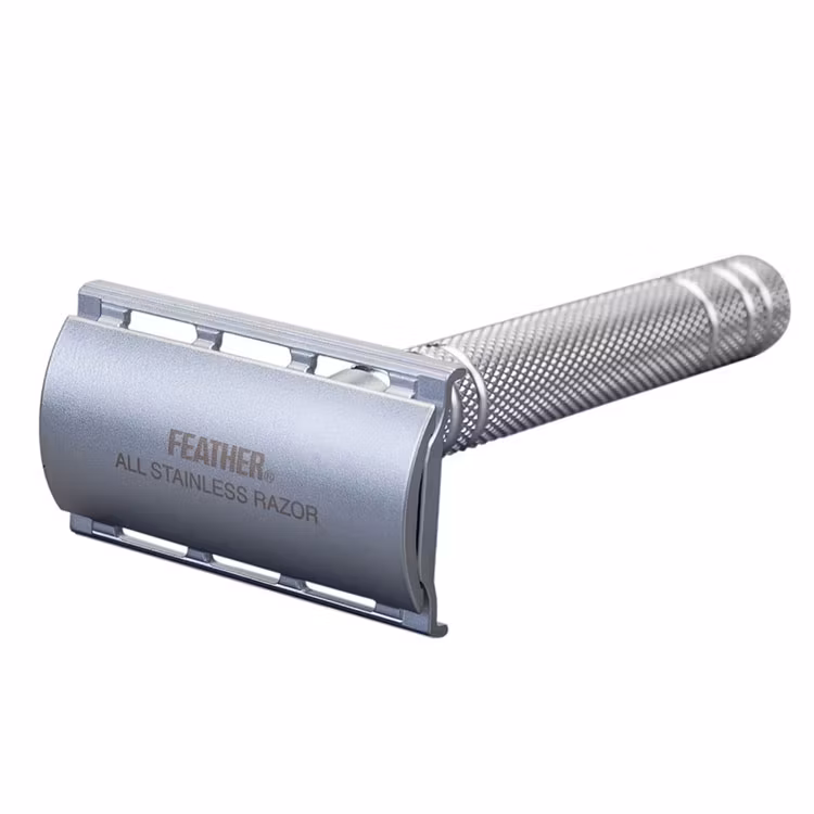 Feather Säkerhetshyvel med ställ AS-D2S, Exklusiv säkerhetshyvel i rostfritt stål med tillhörande ställ.
