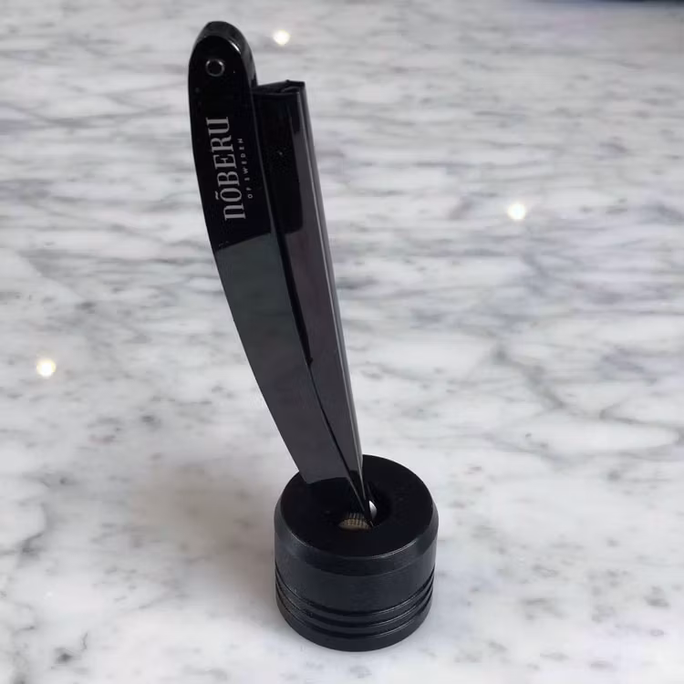 Barbarossa Brothers Universal Stand Black