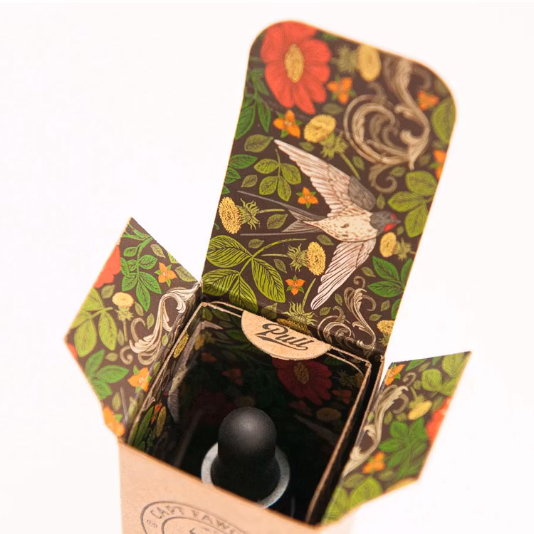 Captain Fawcett Rufus Hound's Triumphant Beard Oil, En lyxig skäggolja i en doft inspirerad av Englands blomstrande, gröna landsbygd.