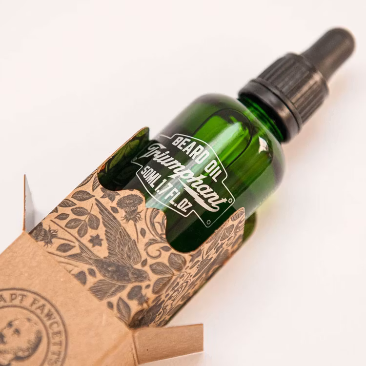 Captain Fawcett Rufus Hound's Triumphant Beard Oil, En lyxig skäggolja i en doft inspirerad av Englands blomstrande, gröna landsbygd.