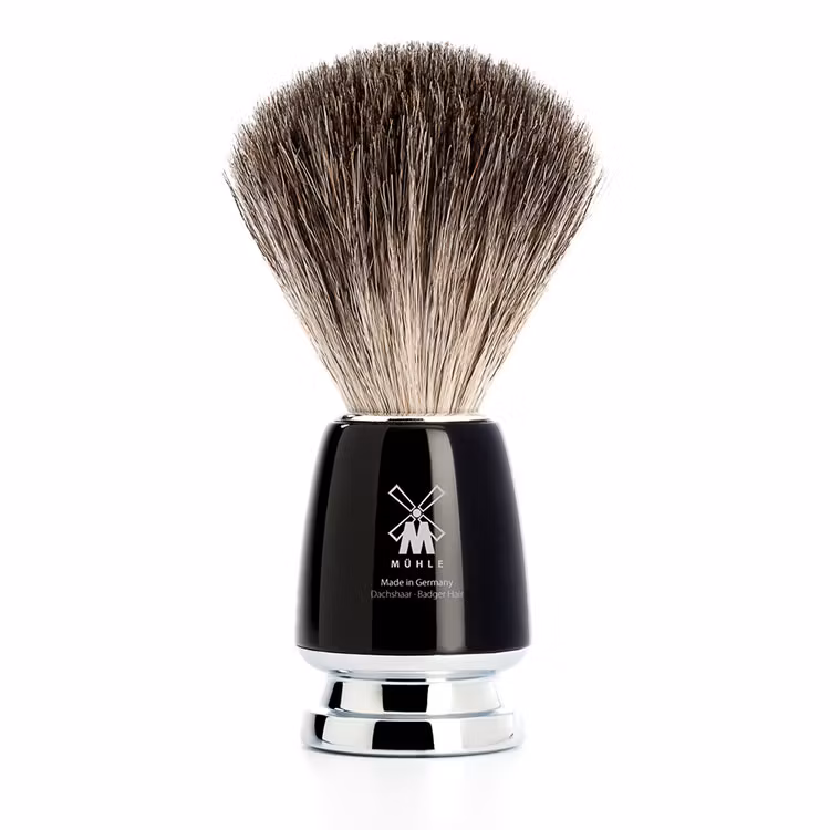 Mühle Rytmo Rakborste Svart Pure badger, Rakborste fylld med Pure badger grävlingshår och handtag i svart harts.