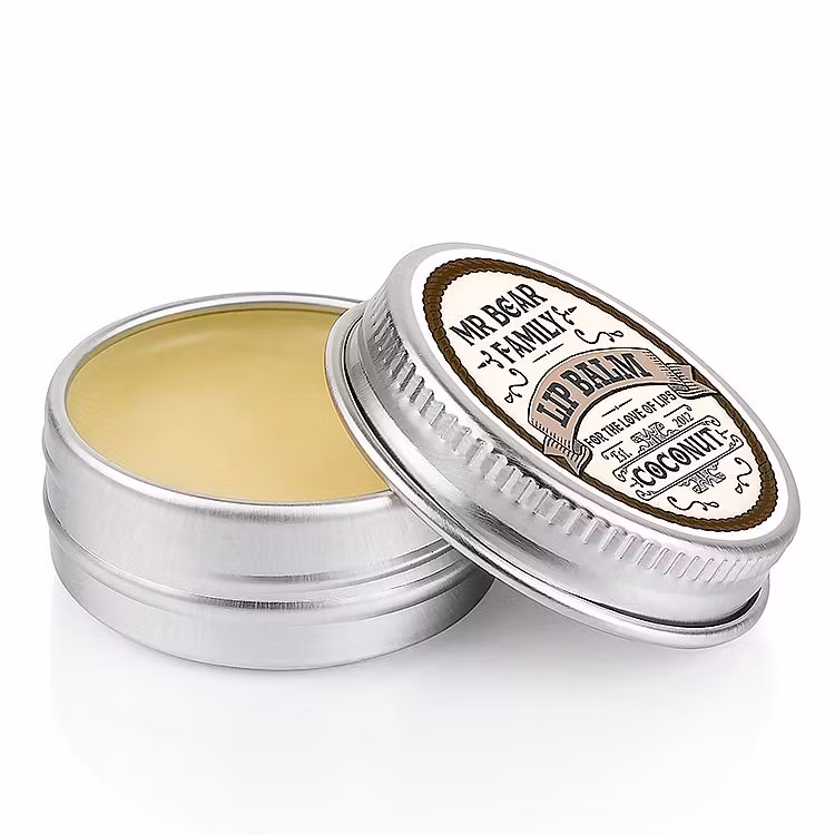 Mr Bear Family Lip Balm Coconut, Läppbalsam gjort på naturliga ingredienser med tropisk doft av kokos.