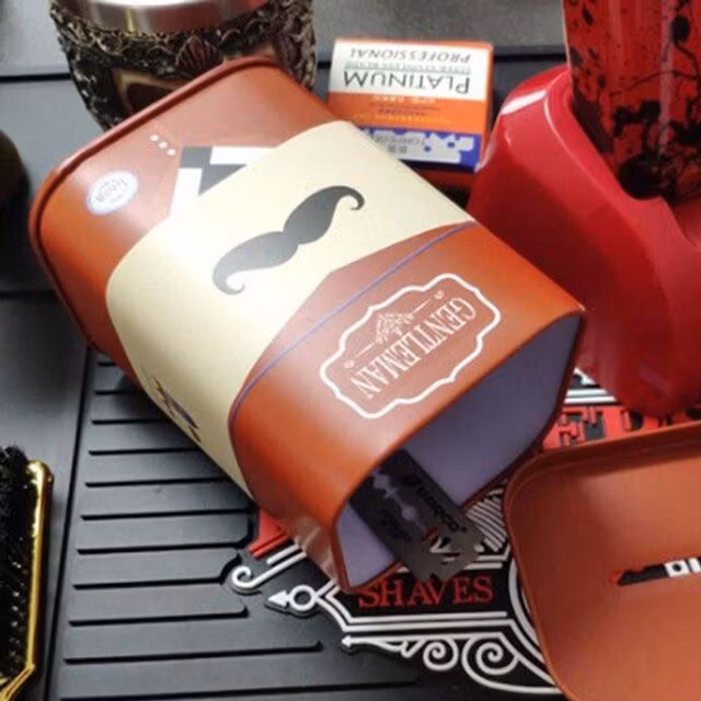 Blade Dispenser Retro Barbershop Red